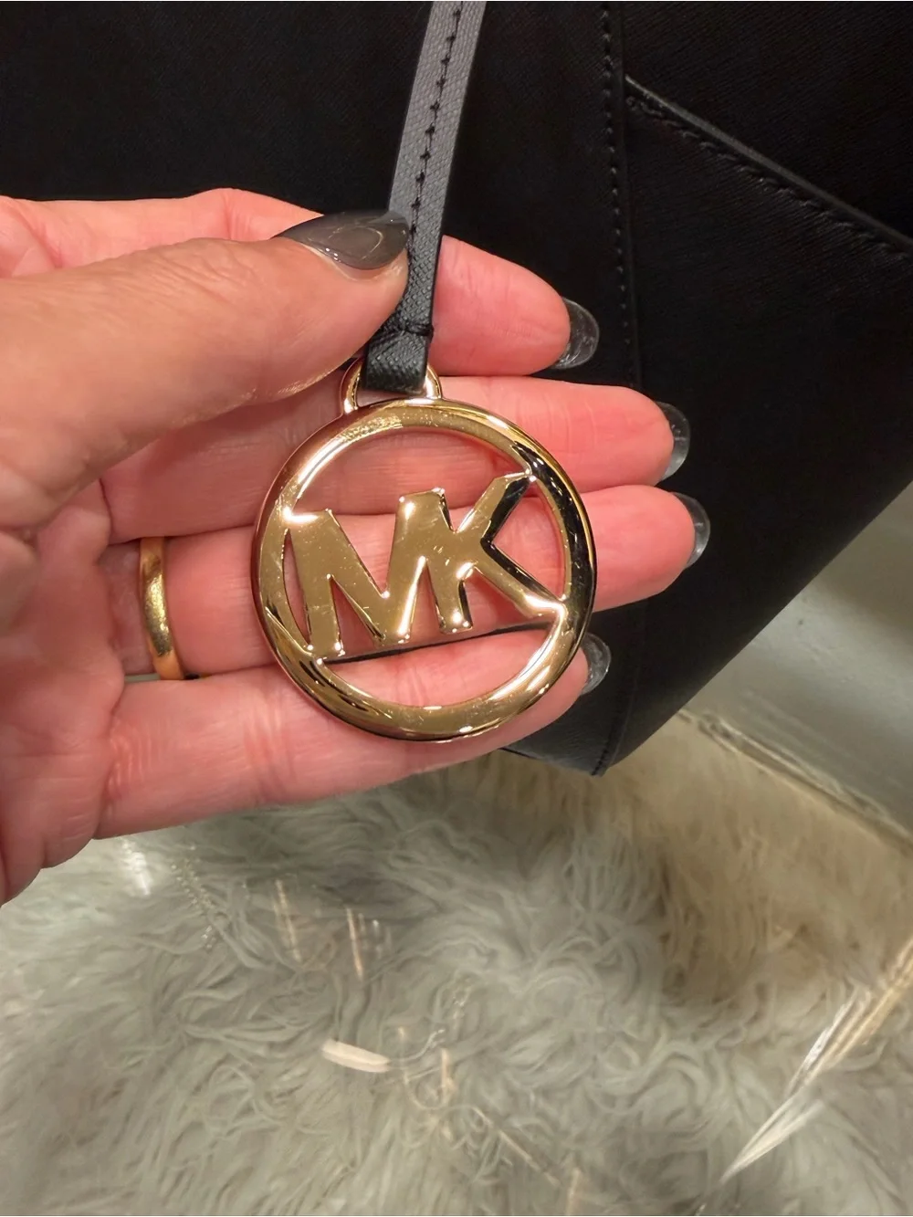 Michael Kors JET SET NWT Black Saffiano Leather Tote with Gold Hardware $558